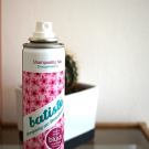 Swatch de Beautetesteuses : Shampoing sec Blush, Batiste