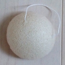 Swatch de Eatmacaroons : Eponge Konjac Blanche pour tous types de peaux, Akane