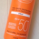 Swatch de Eatmacaroons : Spray Solaire SPF 50 Très Haute Protection, Avène