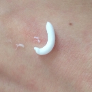 Swatch de Eatmacaroons : Rêve de Miel - Crème mains et ongles -, Nuxe