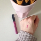 Swatch de Eatmacaroons : Le Crayon Rouge à Lèvres, Avril