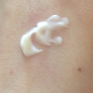 Swatch de Eatmacaroons : Lait Corps Réparateur Trésors de Miel Ultra Doux, Garnier