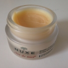 Swatch de Eatmacaroons : Baume Lèvres Ultra Nourrissant Rêve de Miel, Nuxe