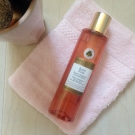 Swatch de Eatmacaroons : Aqua Rosa - Essence botanique de beauté fraîche Bio, Sanoflore