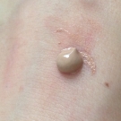 Swatch de Eatmacaroons : Créaline AR BB Cream, Bioderma