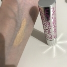 Swatch de Pimousse : Fakeup Anticernes Hydratant, Benefit Cosmetics