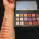 Swatch de Melindalct : Textured Shadows Palette Rose Gold Edition Palette de fards à paupières, Huda Beauty