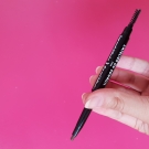 Swatch de Ninis08 : Crayon Sourcils Biseauté Sublimabrow, L'Atelier du Sourcil