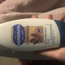 Swatch de floramakeup : Gel douche au lait fruit de la passion framboise, Monsavon