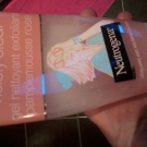 Swatch de lollipops : Gel Nettoyant Exfoliant Pamplemousse Rose, Neutrogena