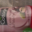 Swatch de lollipops : Douche Lait Hydratante Cerise Noire et Pistache, Cottage