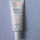 Swatch de nadia : Soin Apaisant Contour des yeux, Avène