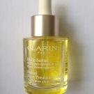 Swatch de nadia : Huile Santal, Clarins