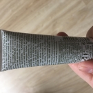 Swatch de Douceurapaillettes : Gommage végétal poudre d'abricot, Yves Rocher