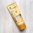 Swatch de Douceurapaillettes : Beauté des mains crème sublimatrice 2 en 1 mains et ongles, Yves Rocher