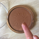 Swatch de Douceurapaillettes : Poudre compacte bronzante, Lovely Pop