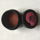 Swatch de Douceurapaillettes : Gommage Corporel British Rose, The Body Shop