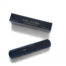 Swatch de Douceurapaillettes : Velvet Noir - Mascara Volume Spectaculaire, Marc Jacobs Beauty