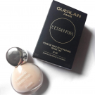 Swatch de Douceurapaillettes : L'Essentiel - Fond de teint éclat naturel tenue 16h - IP 20, Guerlain