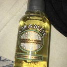 Swatch de Sarah22 : Huile de Douche Amande, L'Occitane