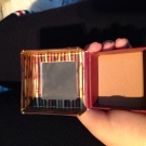 Swatch de Sean.hl : Hoola - Poudre Soleil, Benefit Cosmetics