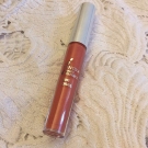 Swatch de From.kat : Haute tolérance gloss corail, Innoxa