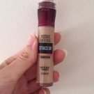 Swatch de From.kat : Instant Anti Age l'Effaceur Yeux, Maybelline New York