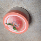 Swatch de From.kat : Gommage Corporel Pêche De Vigne, The Body Shop