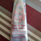 Swatch de Ario222 : Crème Mains Fleurs de Cerisier, L'Occitane