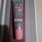 Swatch de Ario222 : Baume Lèvres Fleur de Cerisier, L'Occitane