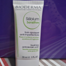Swatch de Ario222 : Sebium sensitive Soin Apaisant Anti Imperfections, Bioderma