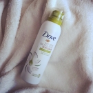 Swatch de Lillybloom : Mousse de douche Surgras de Dove, Dove