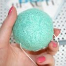 Swatch de ChoupnBeauty : Eponge Konjac Menthe Poivrée, Lady Green