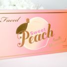 Swatch de ChoupnBeauty : Sweet Peach Palette de fards à paupières, Too Faced