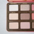 Swatch de ChoupnBeauty : Sweet Peach Palette de fards à paupières, Too Faced