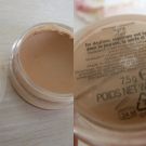 Swatch de lesenviesdetalie : Anticernes time balm, theBalm