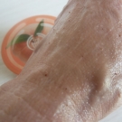 Swatch de lesenviesdetalie : Gommage Corporel Pêche De Vigne, The Body Shop