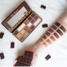 Swatch de Lemondedetiliemakeup : Chocolate bar - Palette de fards à paupières, Too Faced