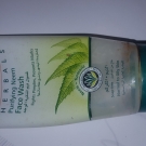 Swatch de shoppinggirl : Face wash, Himalaya Herbals