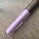 Swatch de Ophé01 : Liquid Crystal Glow Gloss, Becca