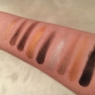 Swatch de Ophé01 : Essentials Eye Palette - Palettes d'ombres à paupières, Huda Beauty