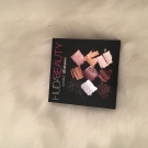 Swatch de Ophé01 : Essentials Eye Palette - Palettes d'ombres à paupières, Huda Beauty