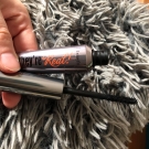 Swatch de Héléa : They're Real! - Mascara volumateur et allongeant, Benefit Cosmetics