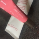 Swatch de little flower : Eclat Minute - Embellisseur Lèvres, Clarins