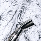 Swatch de little flower : Joli Rouge, Clarins