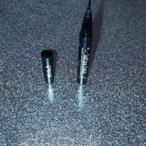 Swatch de little flower : Tattoo Liner - Eyeliner liquide, KAT VON D BEAUTY