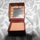 Swatch de little flower : Hoola - Poudre Soleil, Benefit Cosmetics