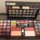 Swatch de Quiriane : Palette de maquillage 48, Miss Cop