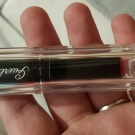 Swatch de meghanne13 : La Petite Robe Noire Le Rouge Délicieusement Brillant, Guerlain