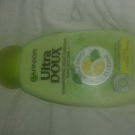 Swatch de Plume-testeuse : Shampoing Purifiant Argile Douce et Cédrat, Garnier